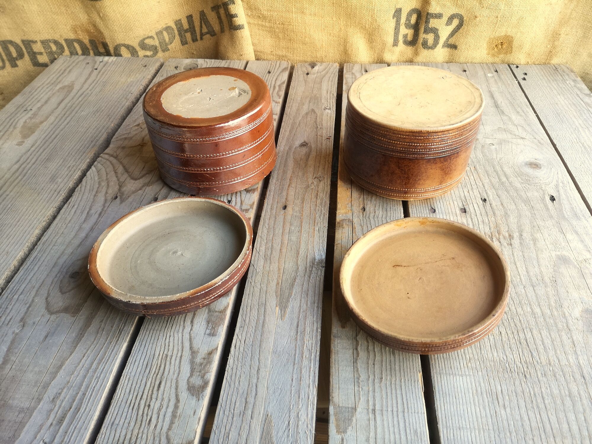 2 decorative sandstone boxes with lid