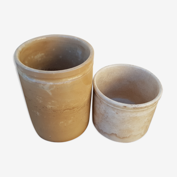 Duo of jam in stoneware jars