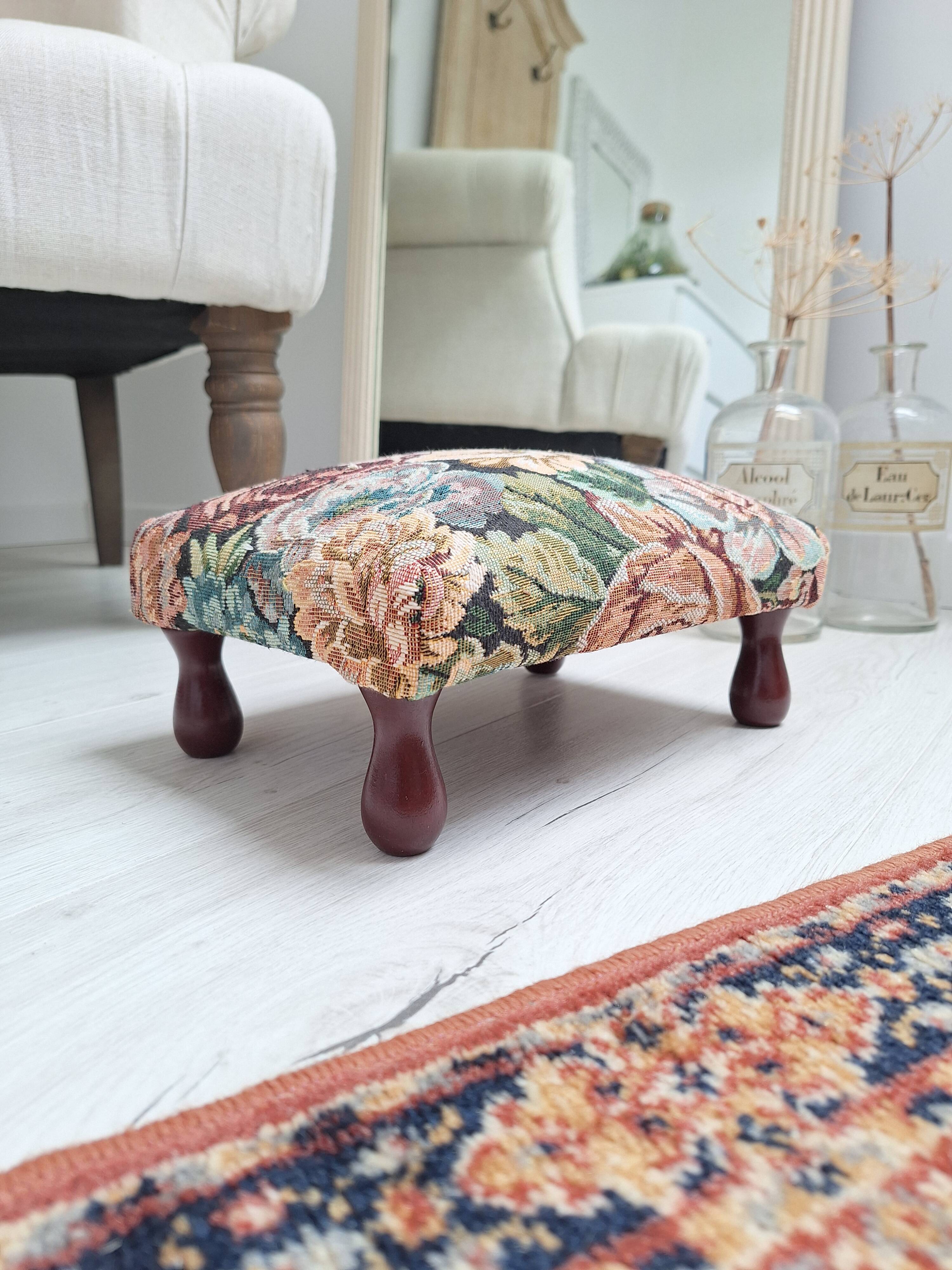 Repose-pieds en tapisserie florale