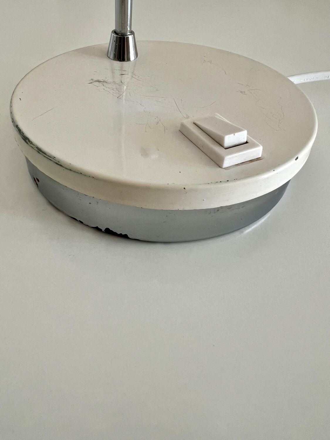 Italian adjustable eyeball lamp in chrome and opaline, 1970s.