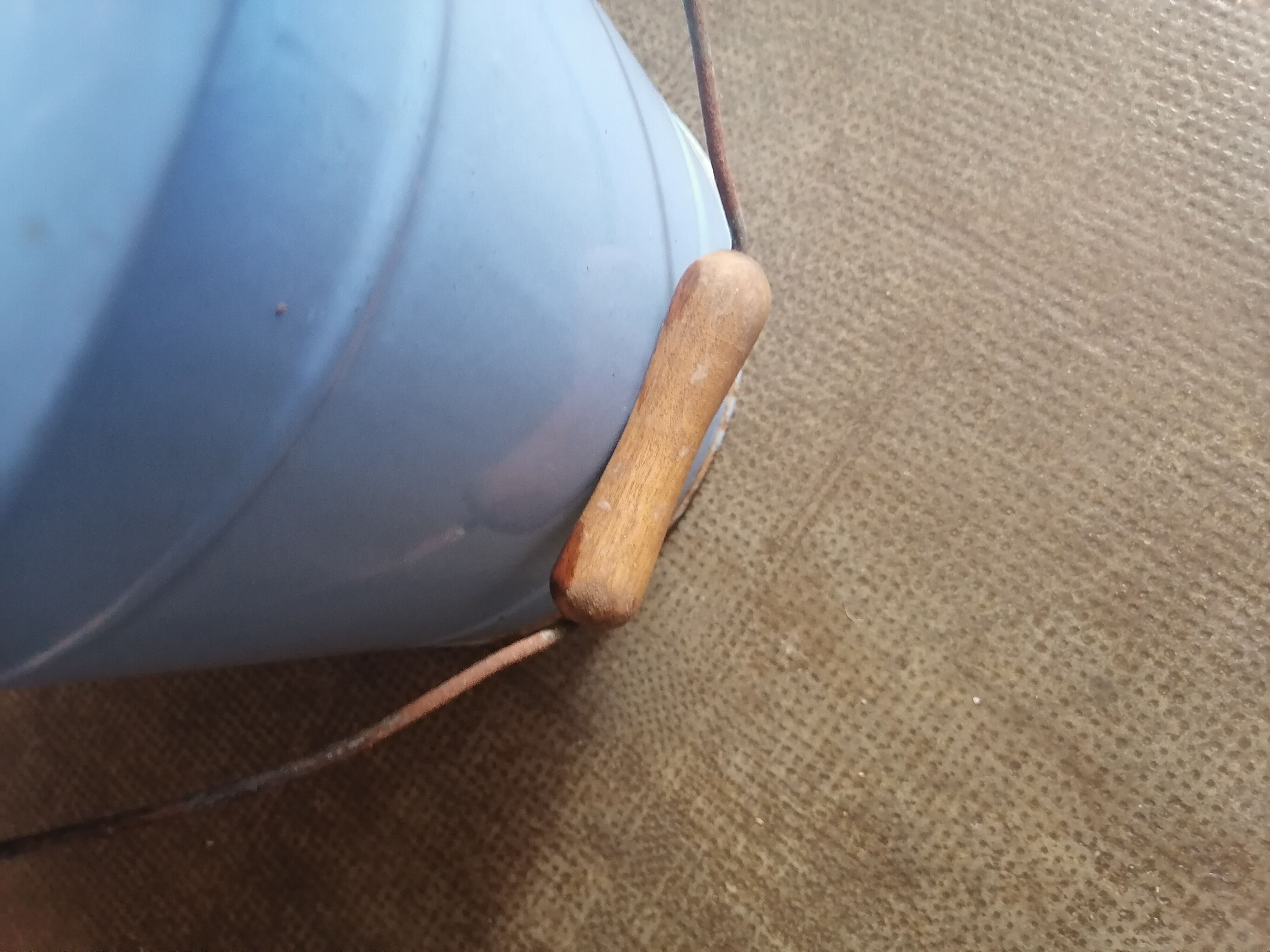 Bucket of ease 1900 enamelled chamber pot