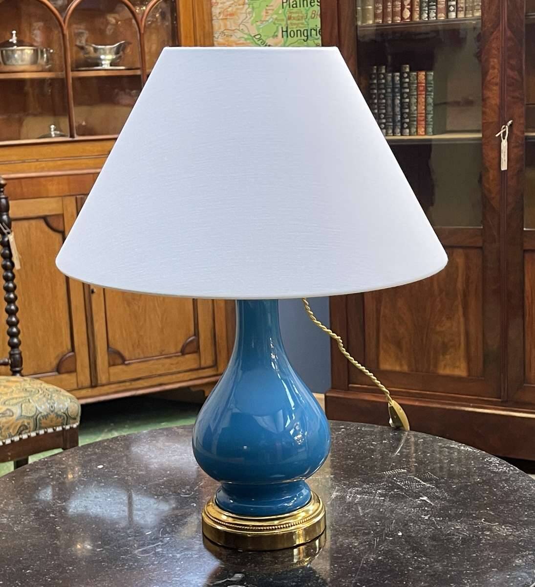Lampe Napoléon III fin XIXème en opaline bleu