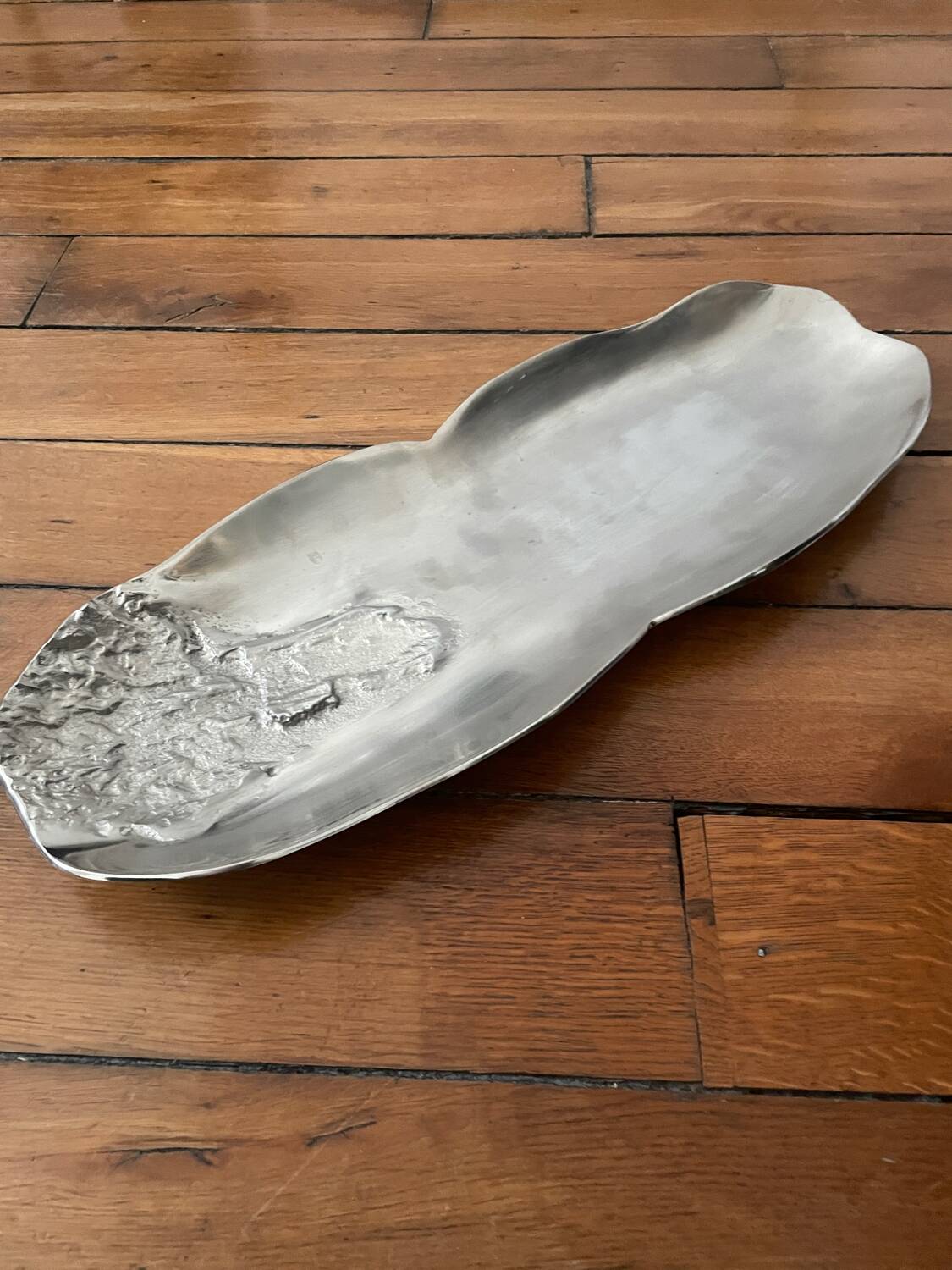 Cast aluminum centerpiece