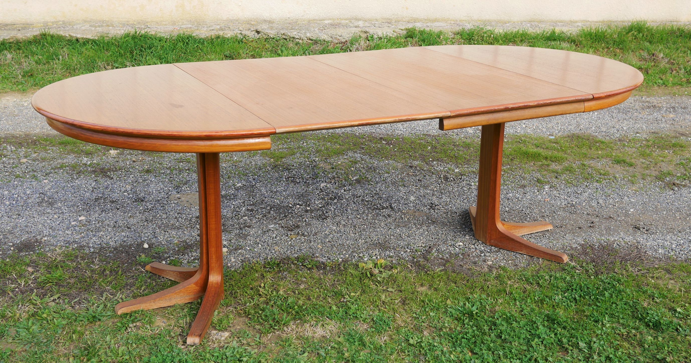 Dining round vintage with extensions