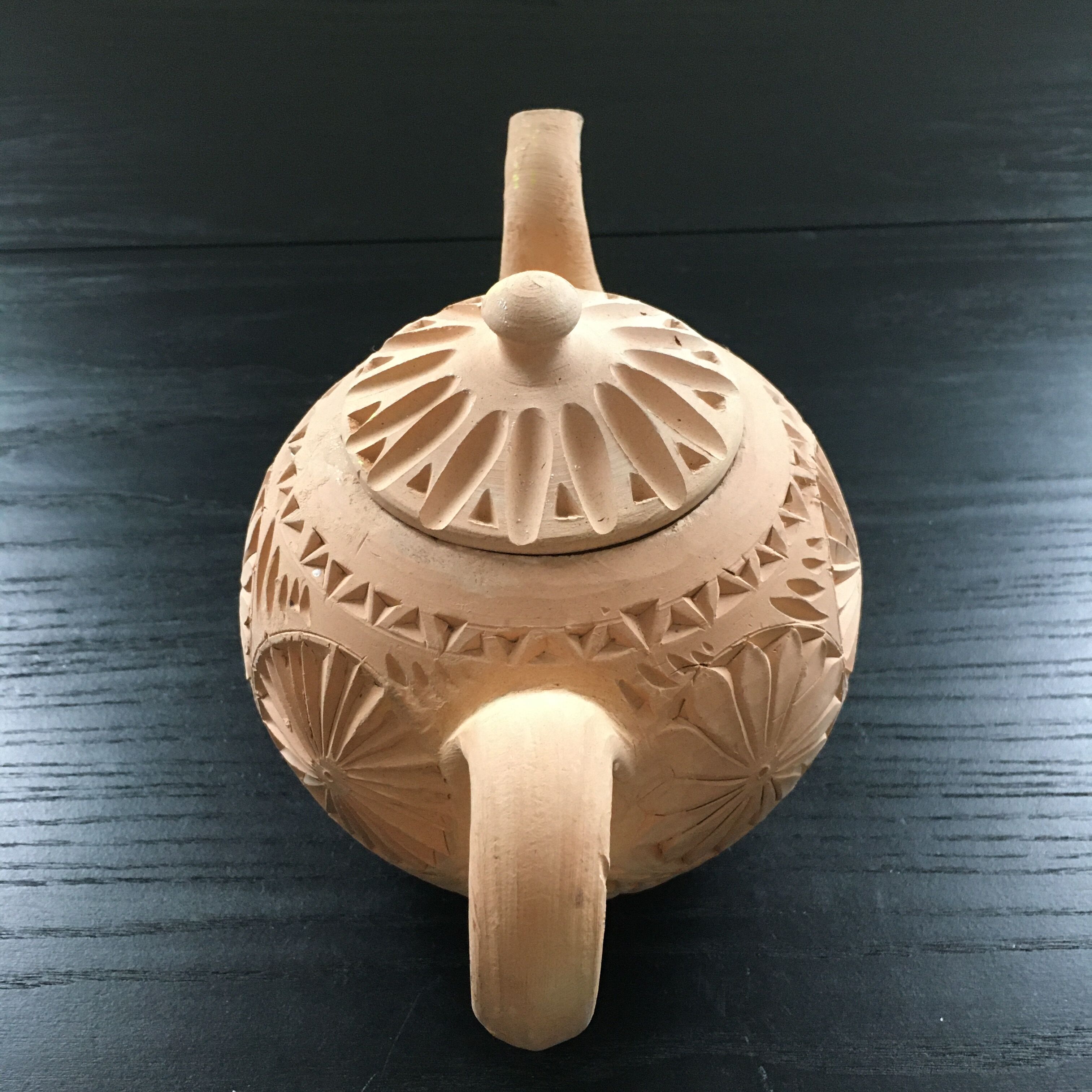 Ceramic teapot with glazed interior