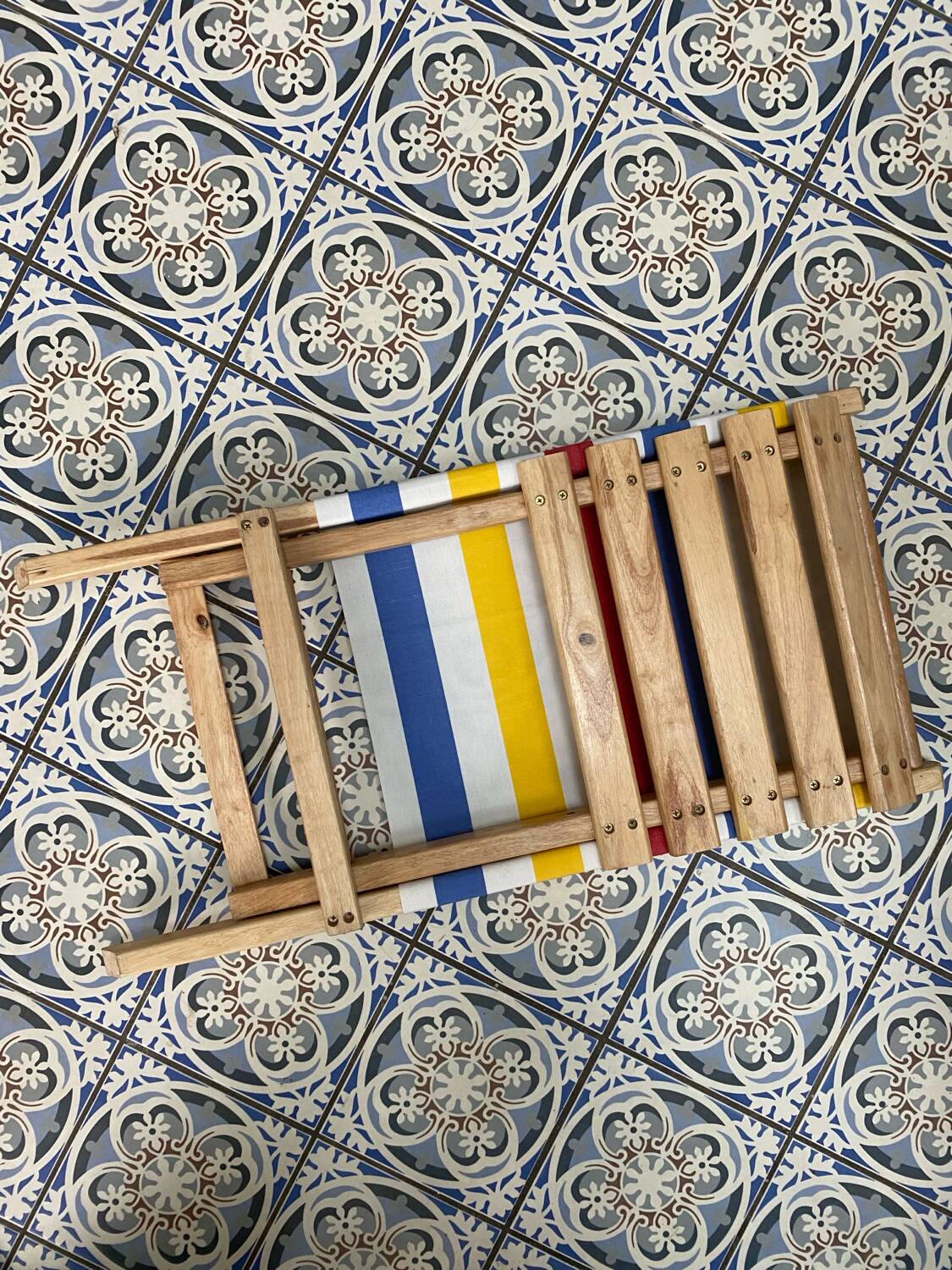 Folding chair in wood and striped fabric