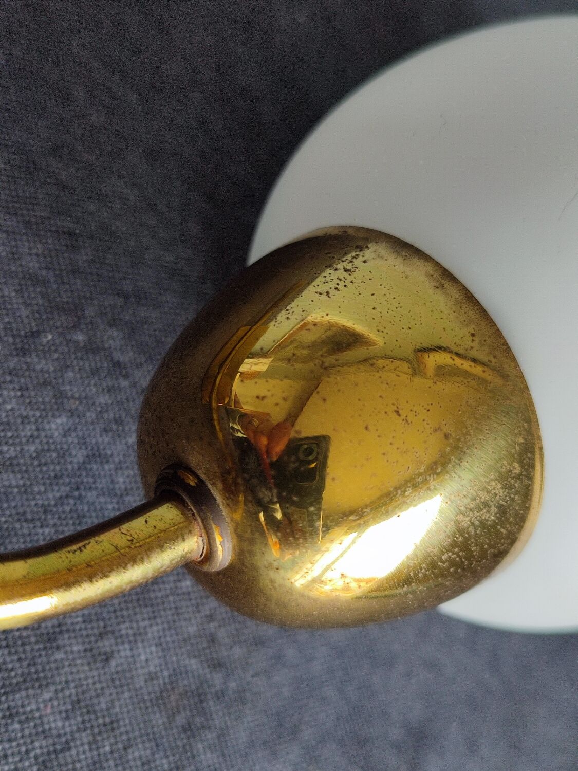 Wall lamp in brass and vintage opaline
