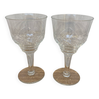 Set of 2 engraved crystal wine glasses