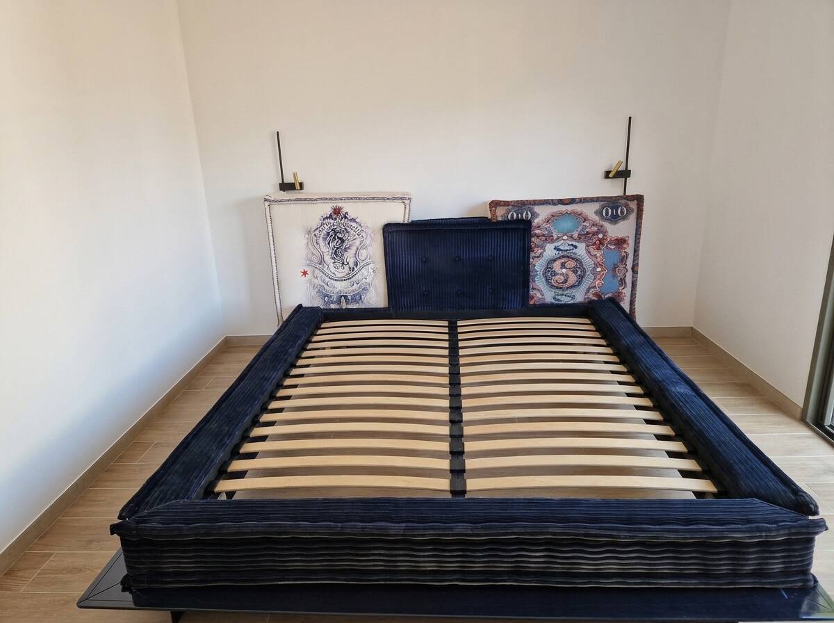 Roche Bobois Mah Jong bed 180x200 + 2 bedside tables