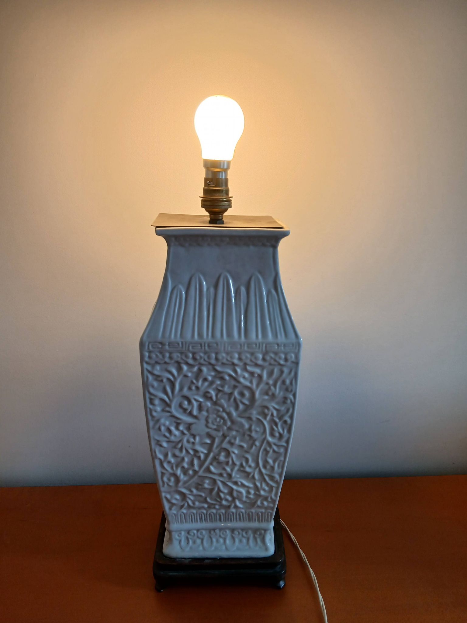 Art Deco lamp base in ceramic from around 1930 – relief floral decoration.