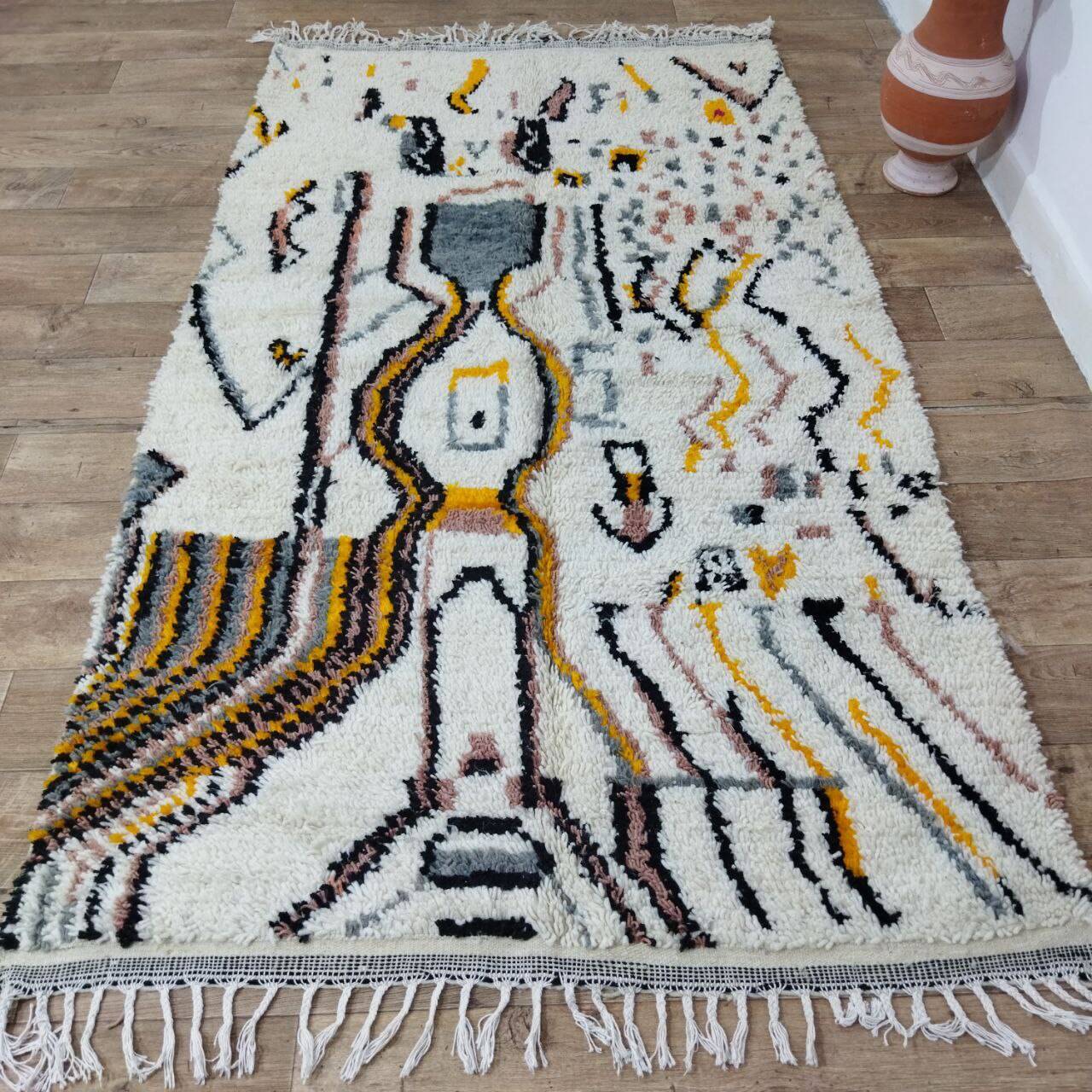 Handmade moroccan berber rug 240 x 134 cm