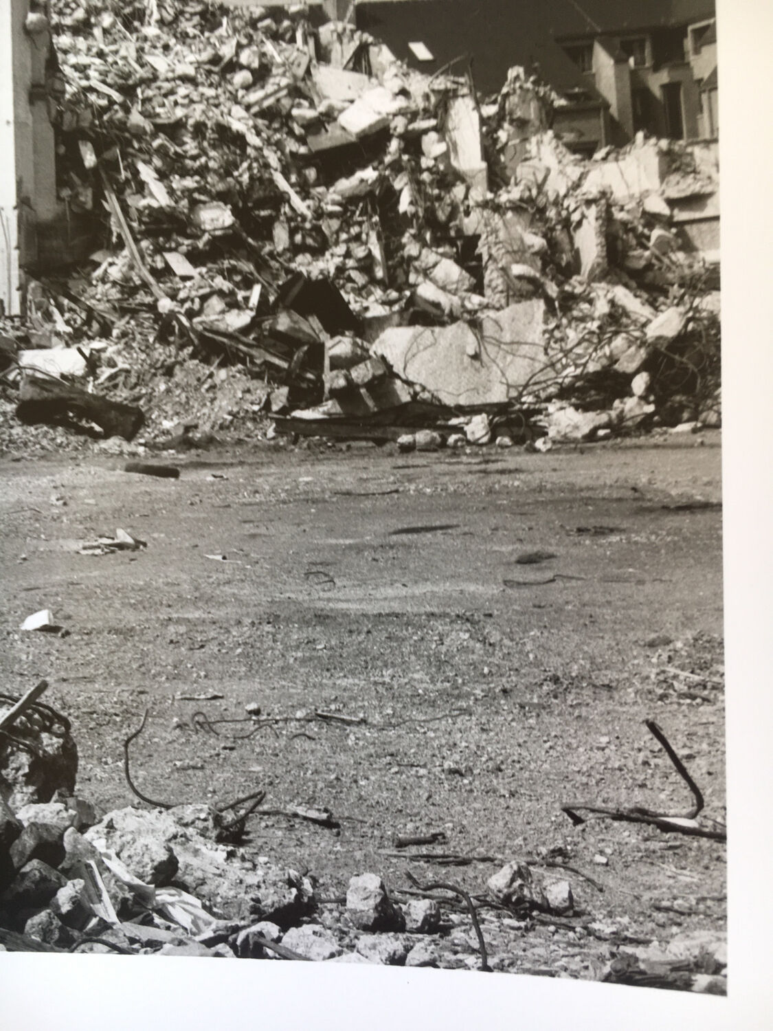 Photo architecture brutalisme années 80