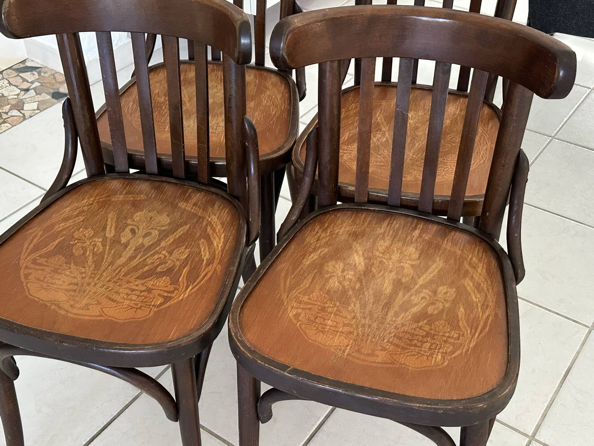 Suite de 4 chaises de bistrot vintage années 1960