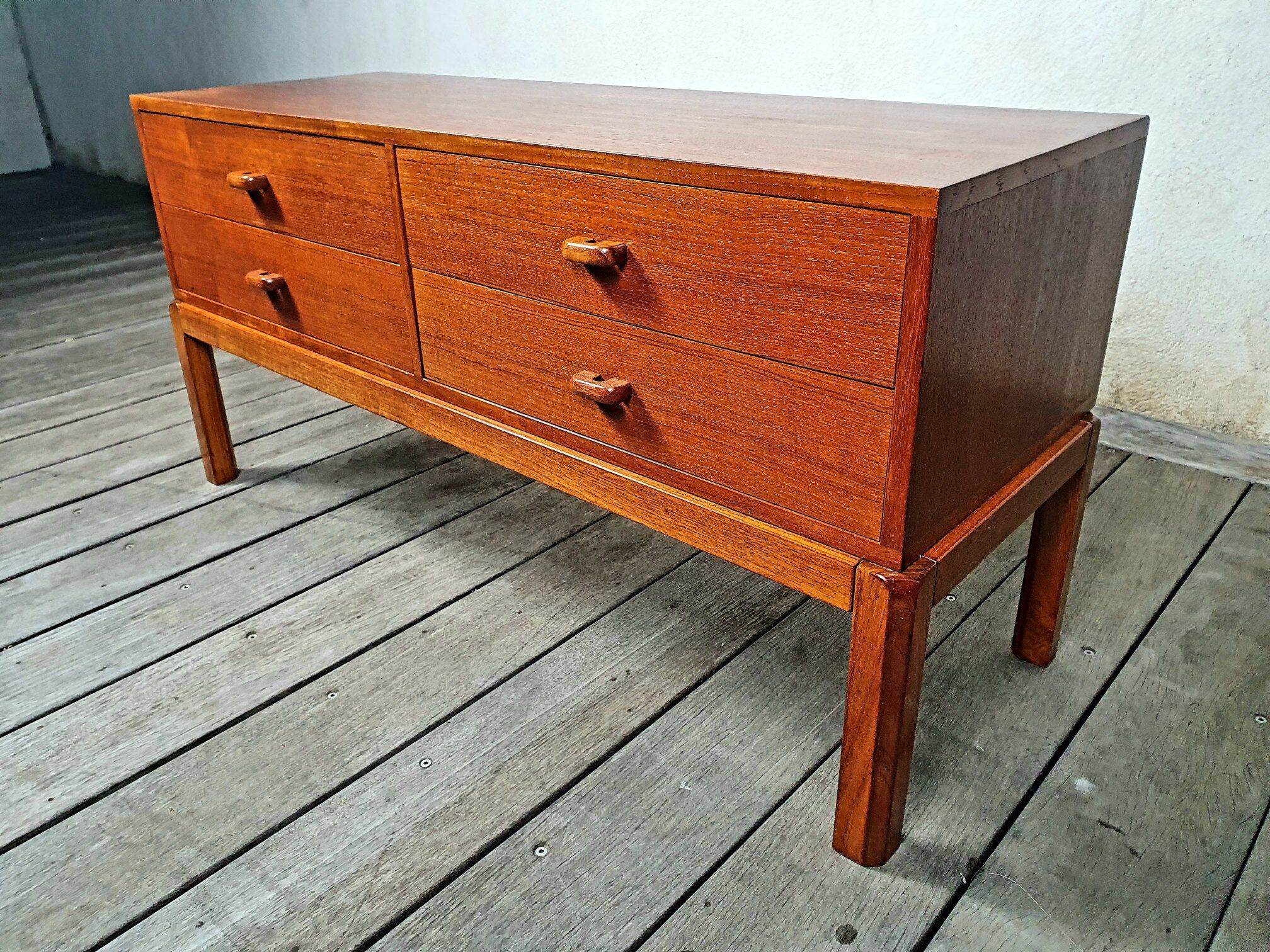 Danish bass dresser teck aksel kjersgaard odder