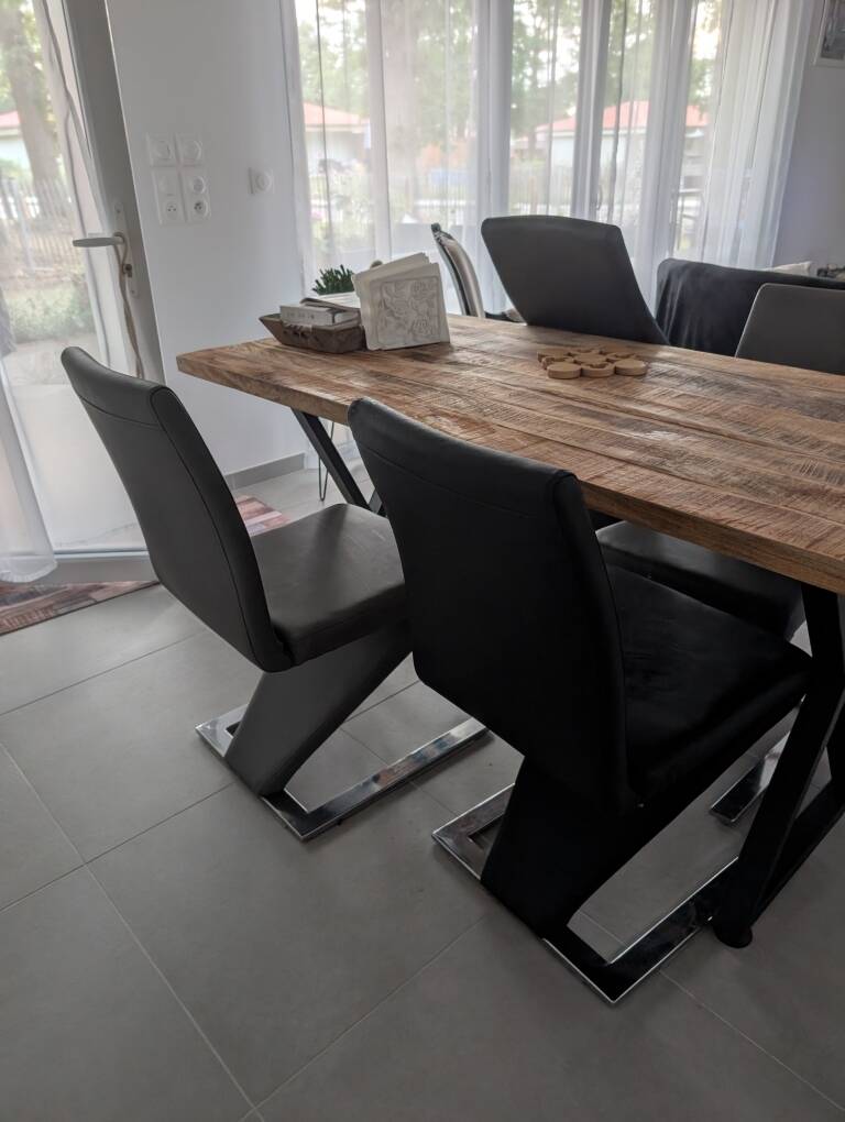 Un lot de 6 chaises design