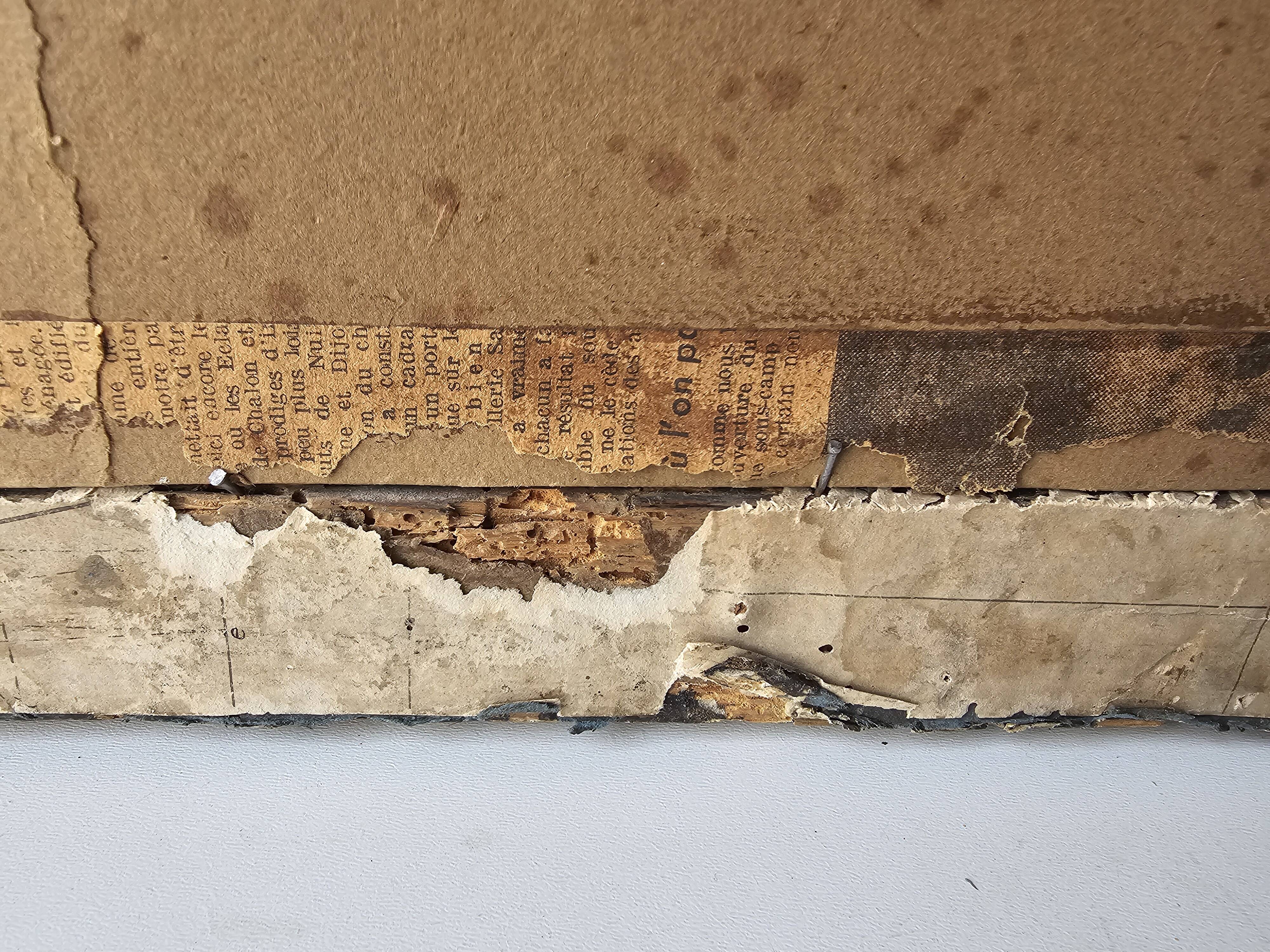 Watercolour painting of pink flowers signed Simonne 1922 in a gilded wooden frame.