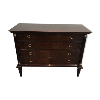 Neoclassical chest of drawers in mahogany and brass