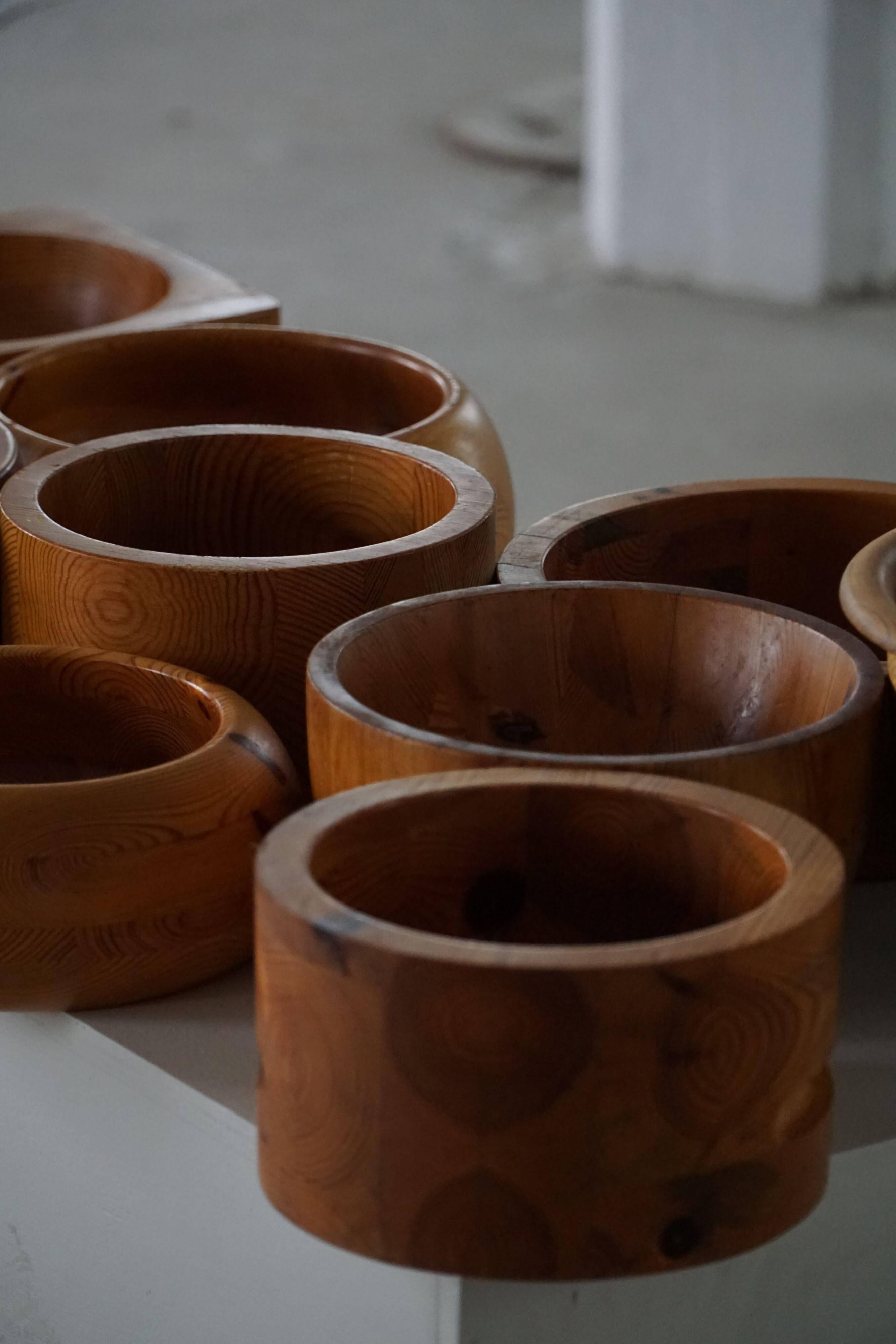 Set of 10 Swedish pine bowls from the mid-century, made by Holmbergs & Varnamo, 1970s.