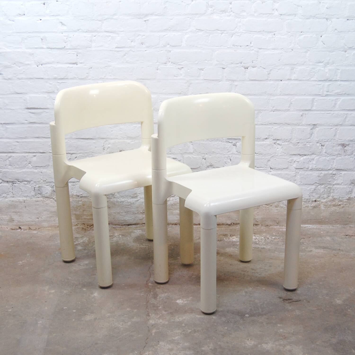 Paire de chaises en plastique UPO d'Eero Aarnio 1979
