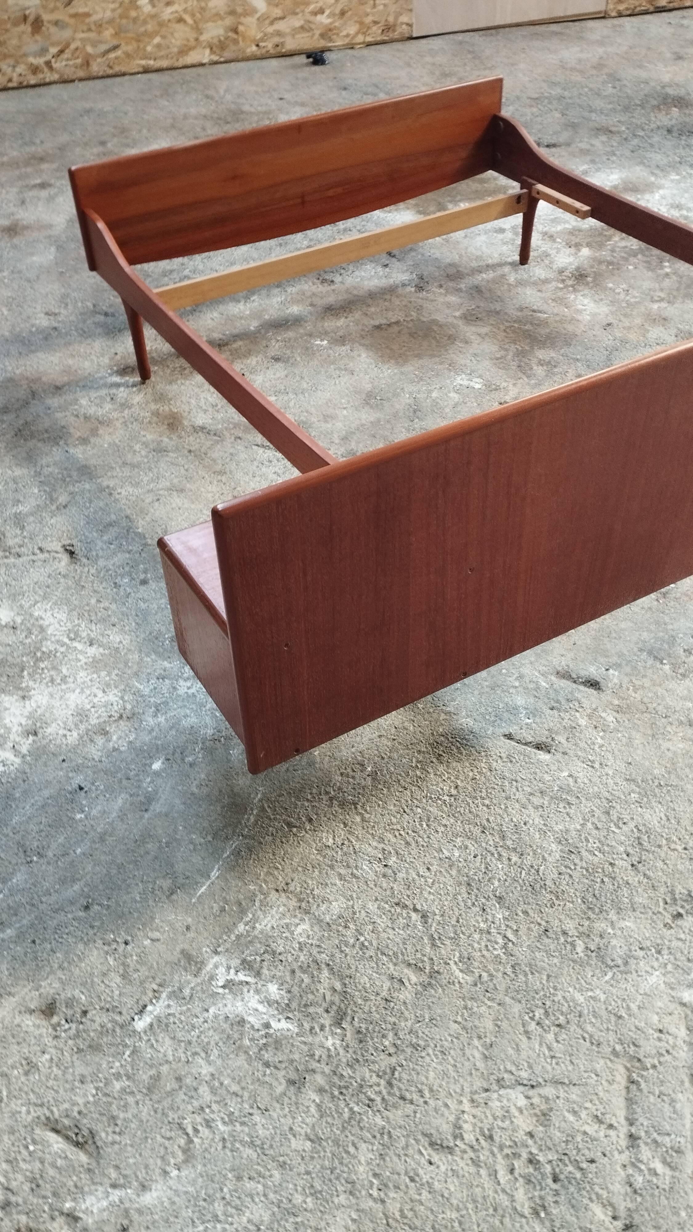 Vintage teak bed 2 places