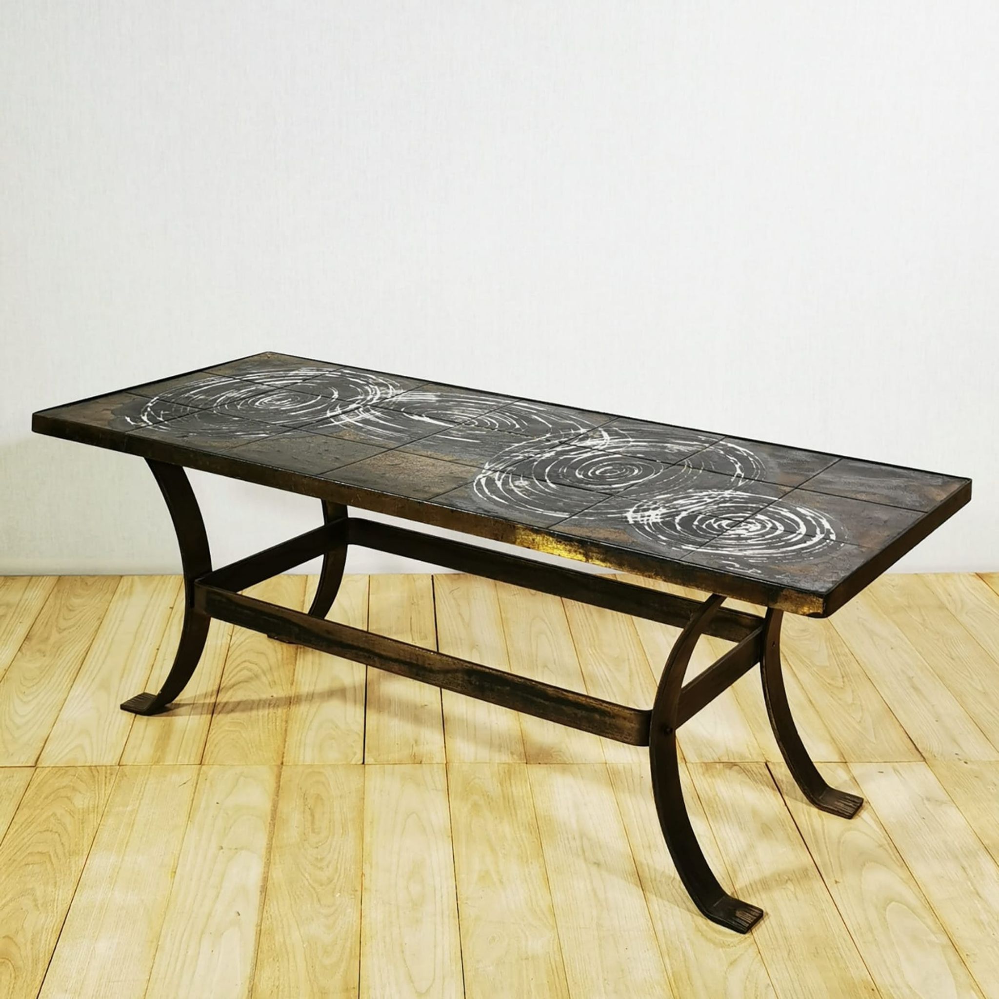 Coffee table by Julien de Covemaeker, ceramist in Ostend, Belgium
