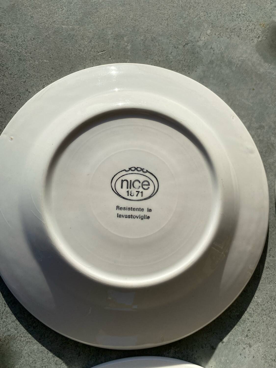 Set of 5 small dessert plates from the Nice factory, 2 stamps from the same manufacturer.