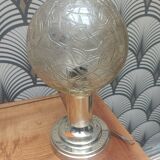 Applique avec globe en verre moulé ambré