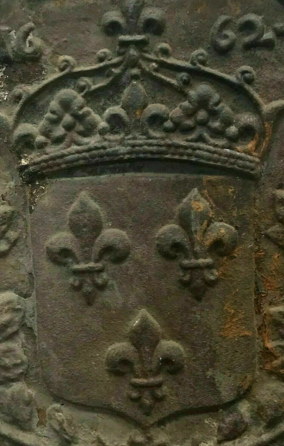 19th century crowned iron cast iron chimney plate