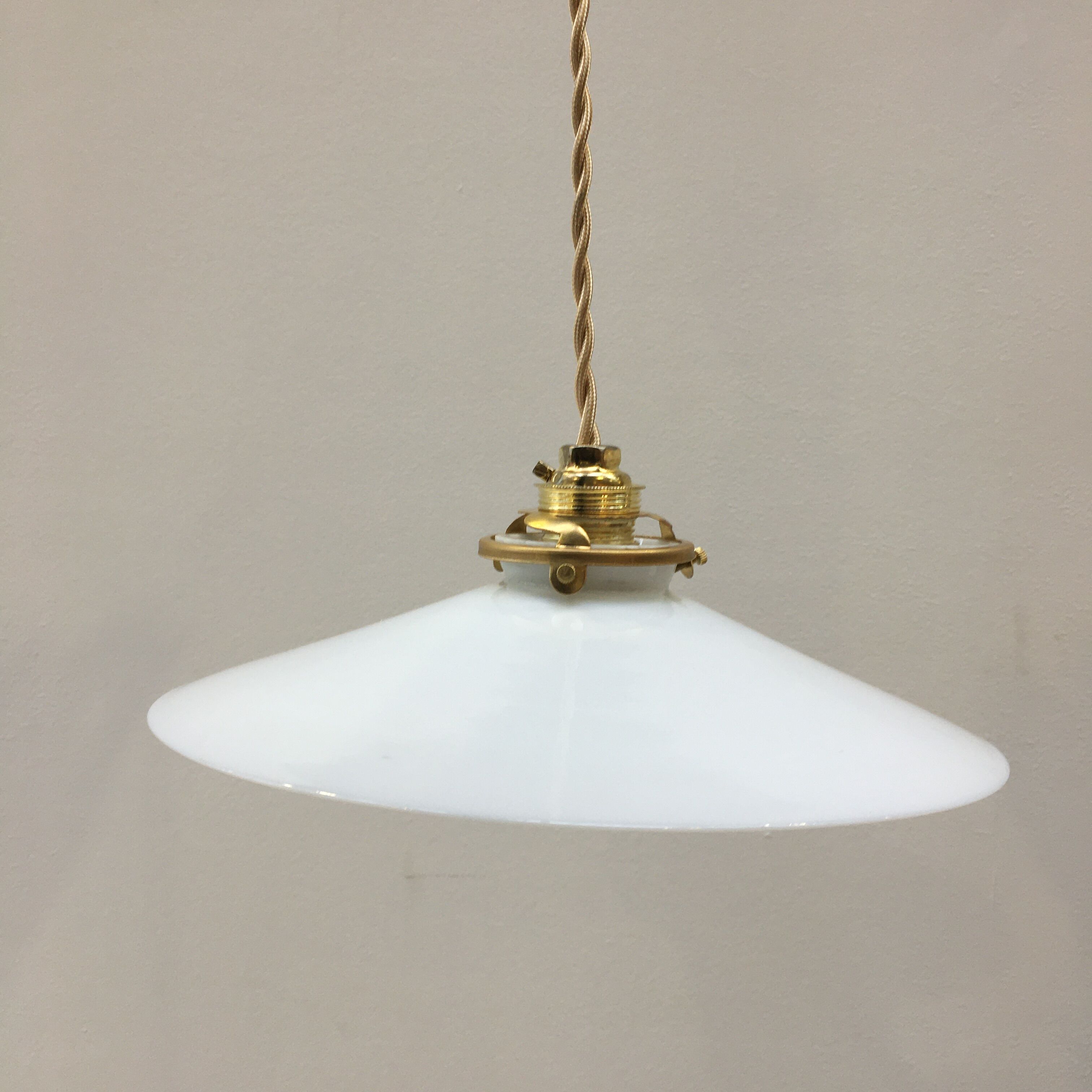 Suspension en opaline blanche