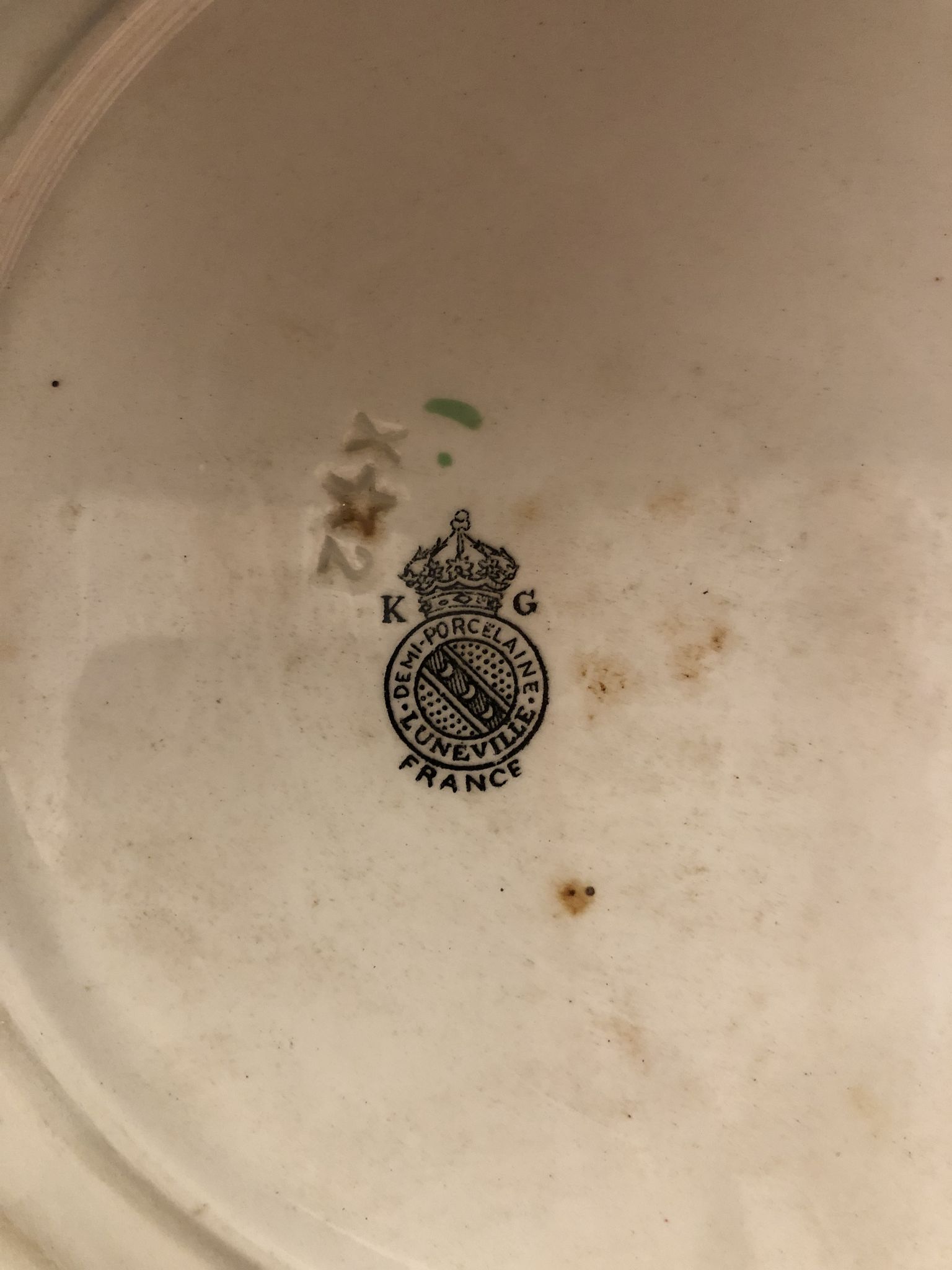 Assiette en faïence de Luneville