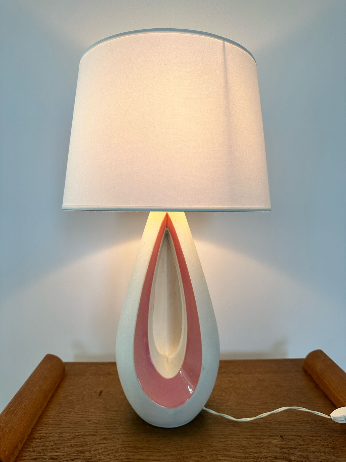 Organic design lamp in white and pink ceramic circa 1950