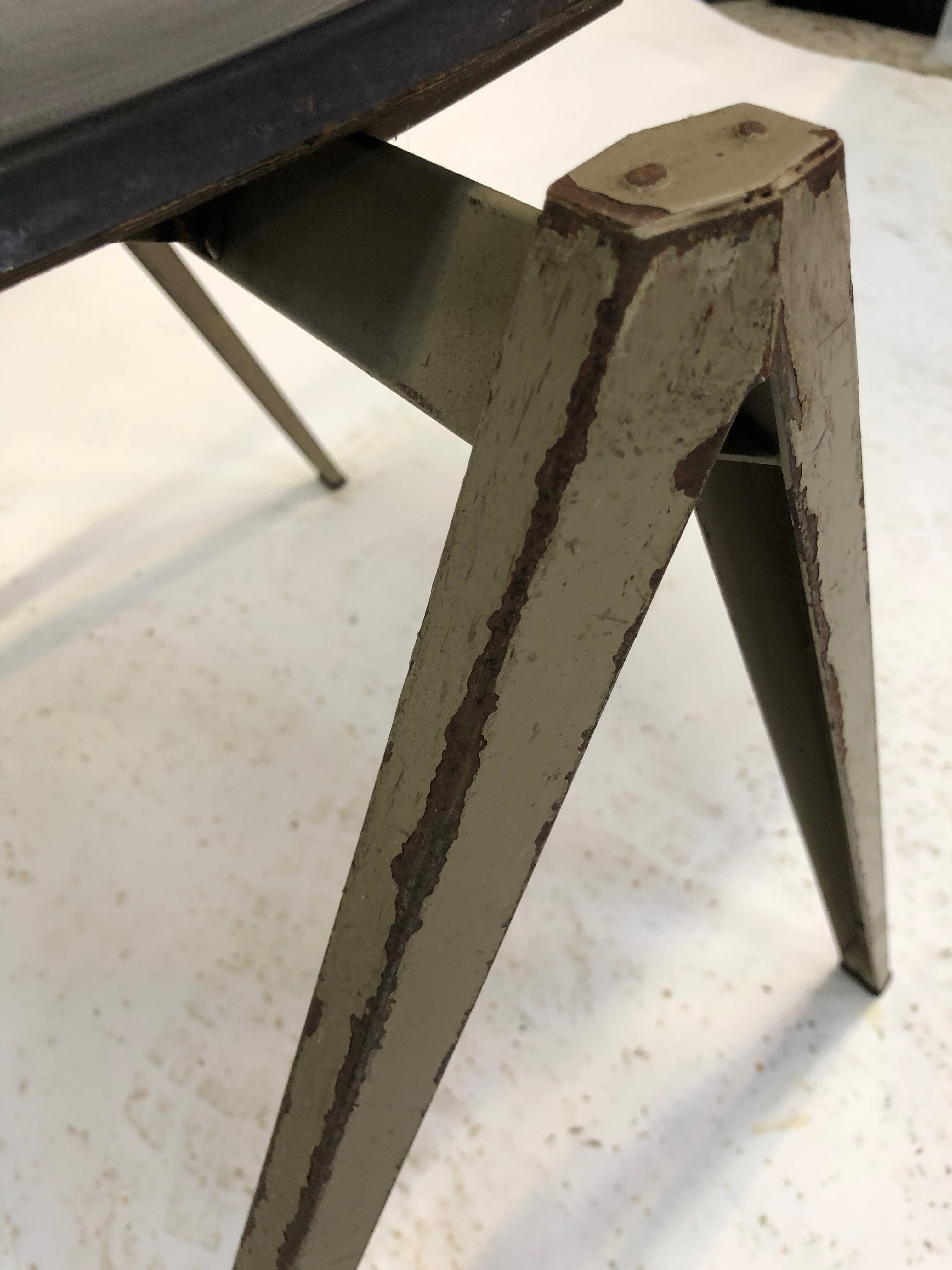 Pagholz Galvanitas S22 stackable school chairs