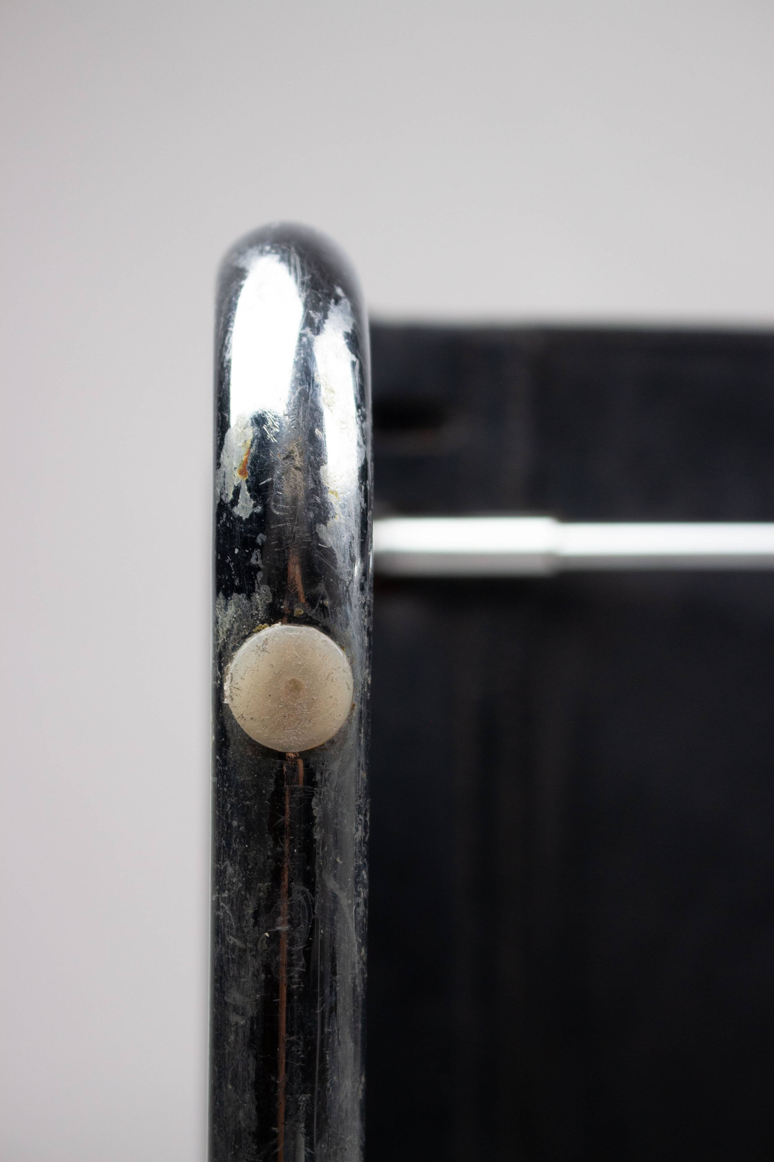 Pair of Matteo Grassi MG5 chairs in black leather and chrome