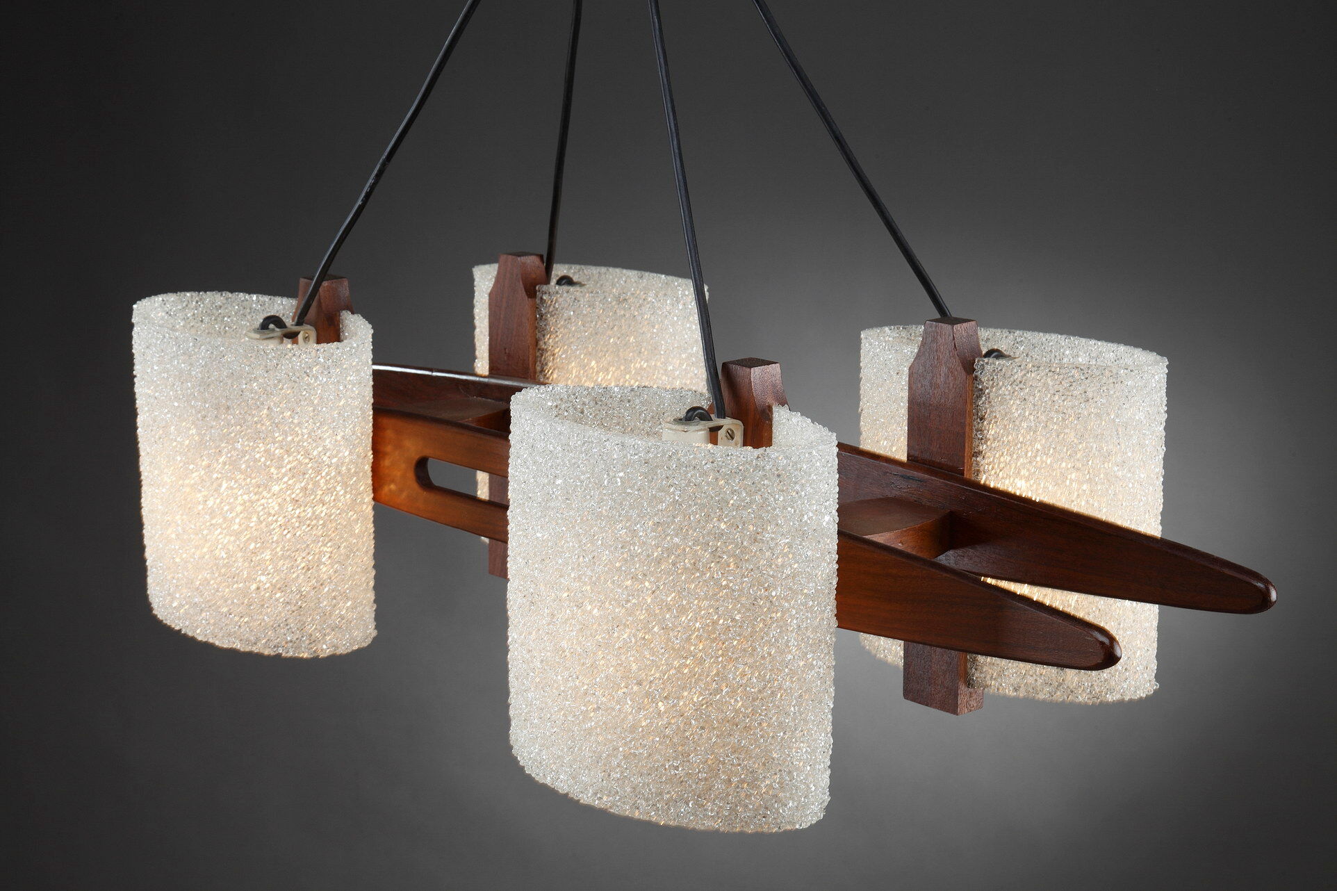 Suspension scandinave en teck et perplex granité