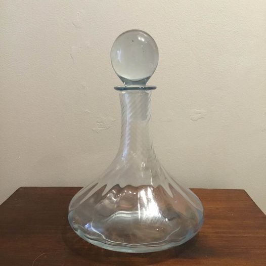 Glass decanter