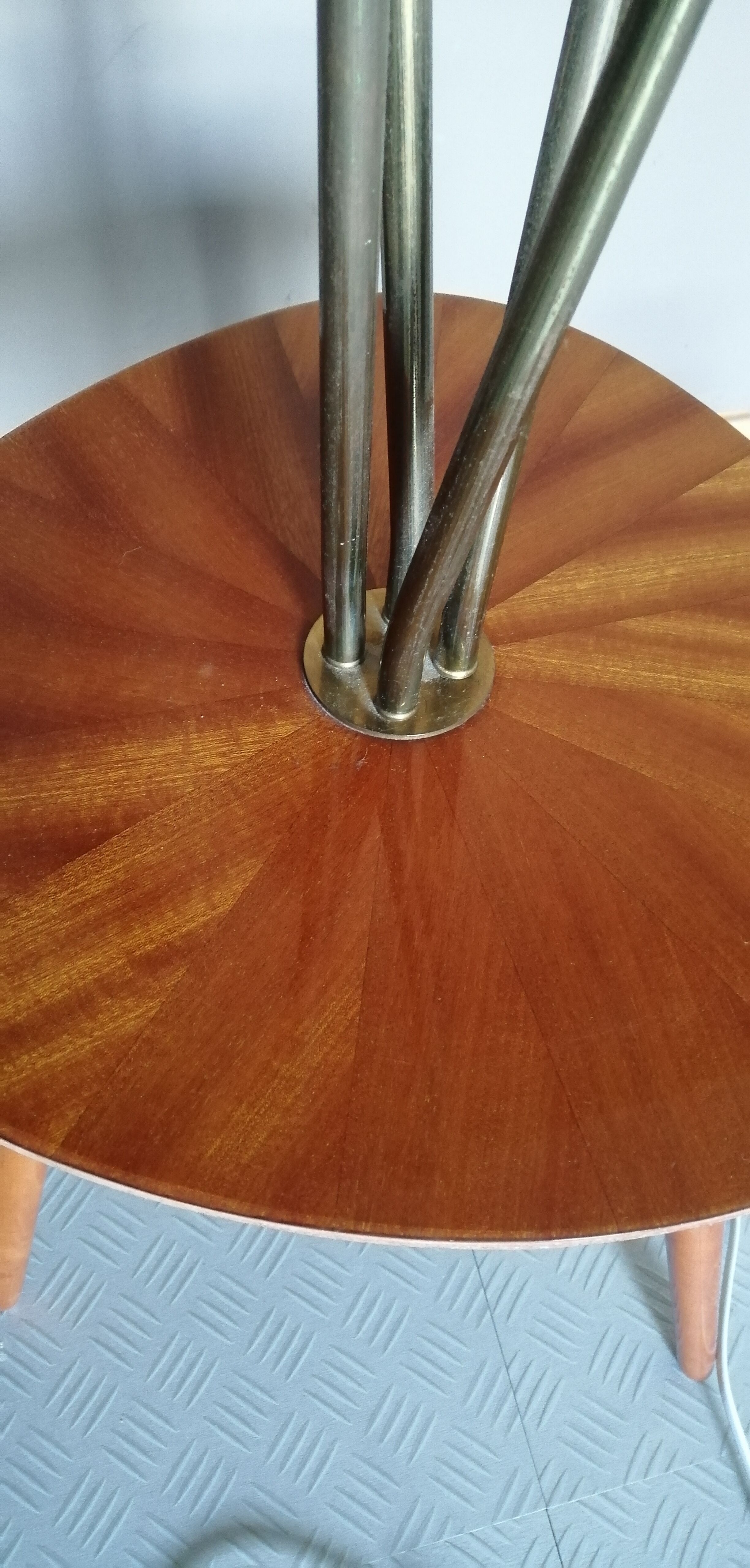 Floor lamp tripod table