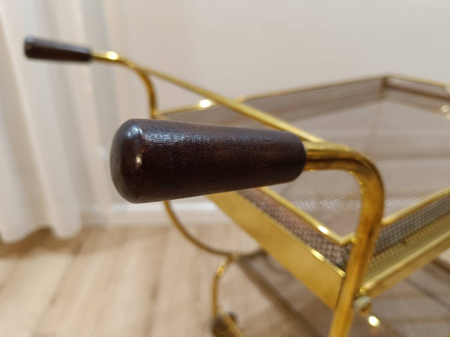 Desserte en laiton et cuivre par Josef Frank pour Svenskt Tenn