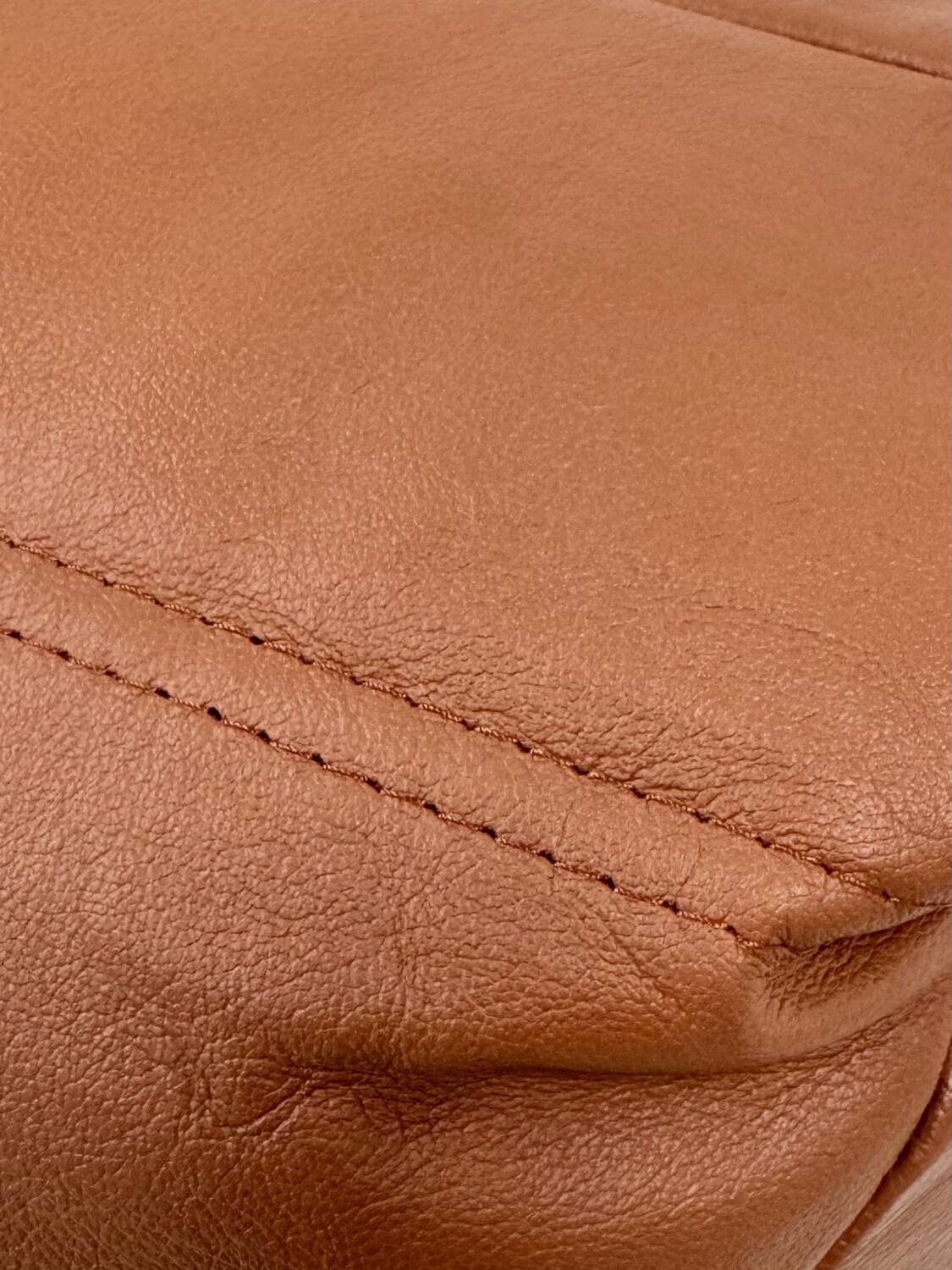 Fauteuil Togo en cuir marron attribué à Michel Ducaroy pour Ligne Roset