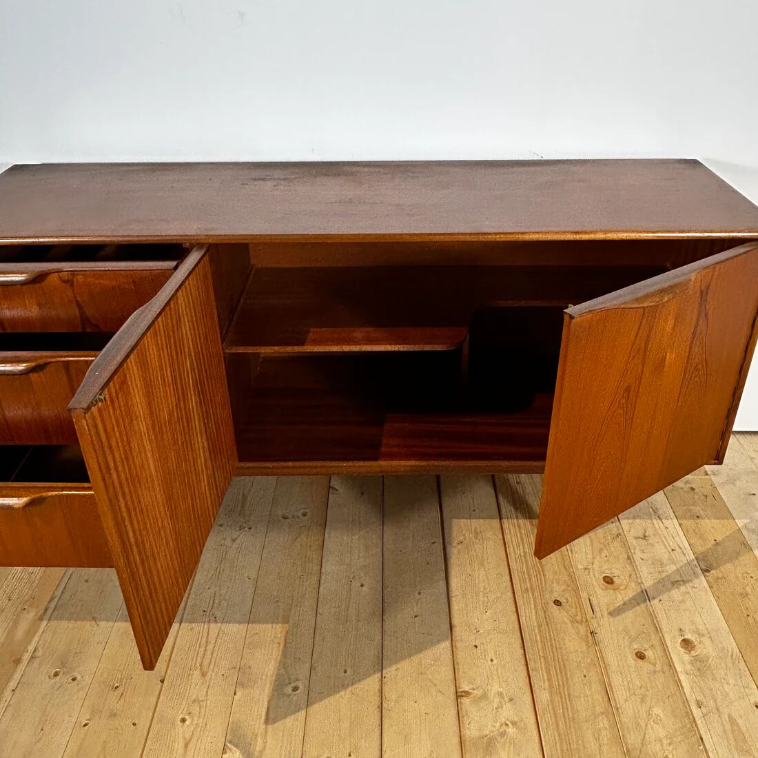 McIntosh buffet, 1960s