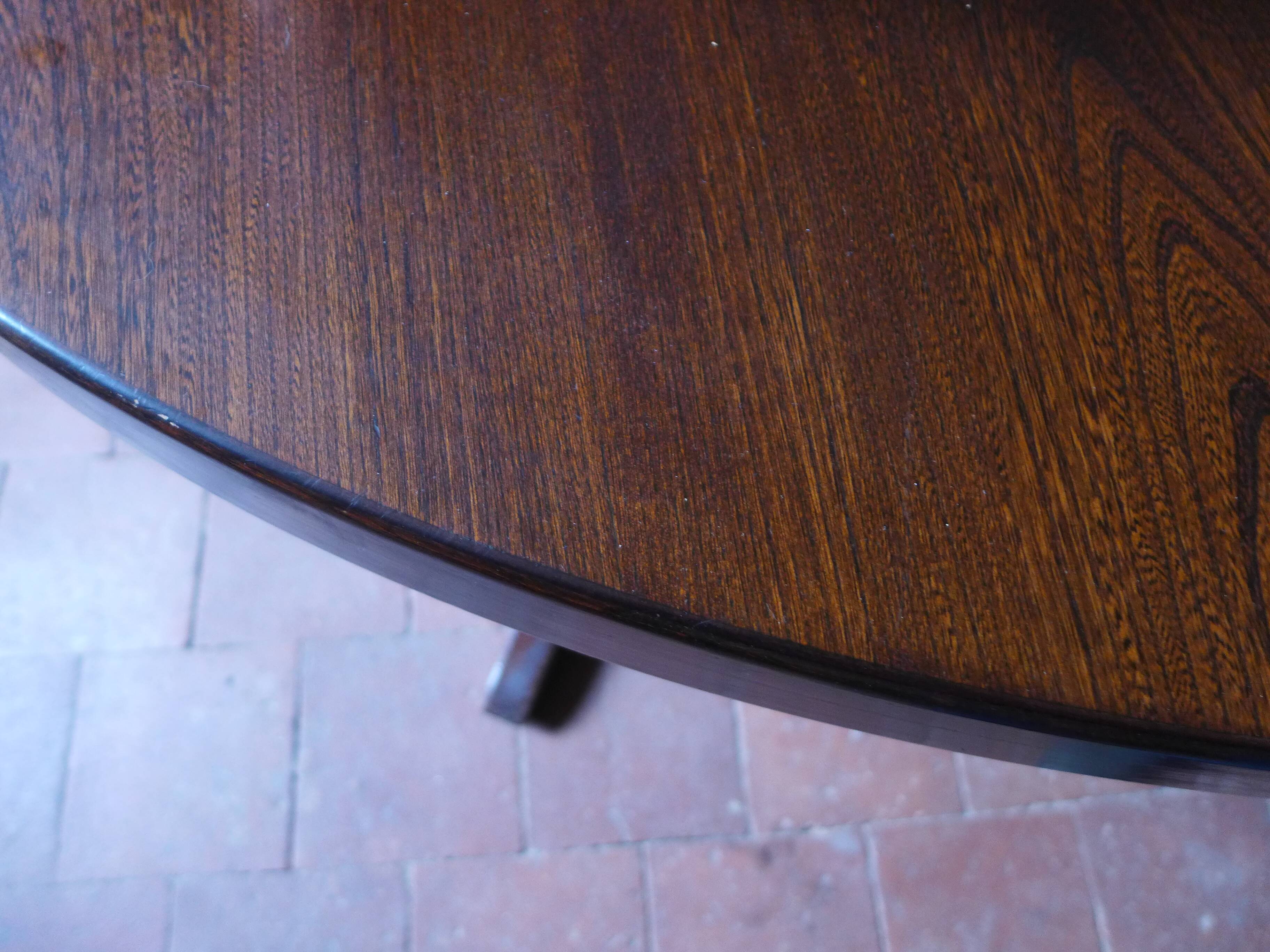 Baumann oval expandable table