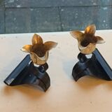 Lot de deux bougeoirs, en forme de fleurs, tulipes en metal noir et dore, vintage