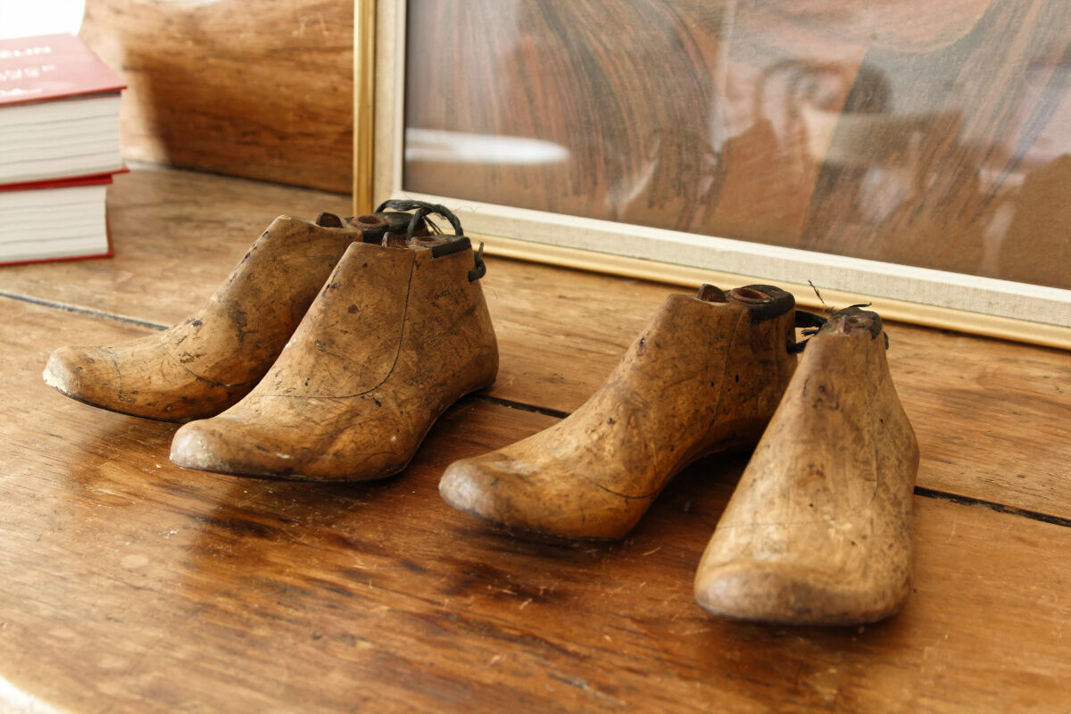 2 pairs of children's shoe trees