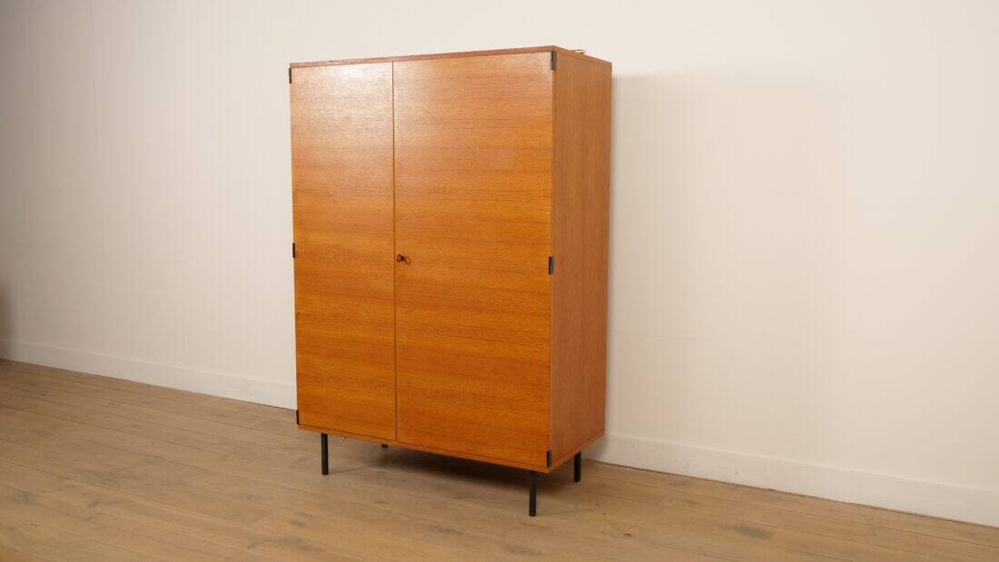 Vintage wardrobe | Teak | Hanging clothes