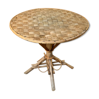 Round table in vintage chestnut