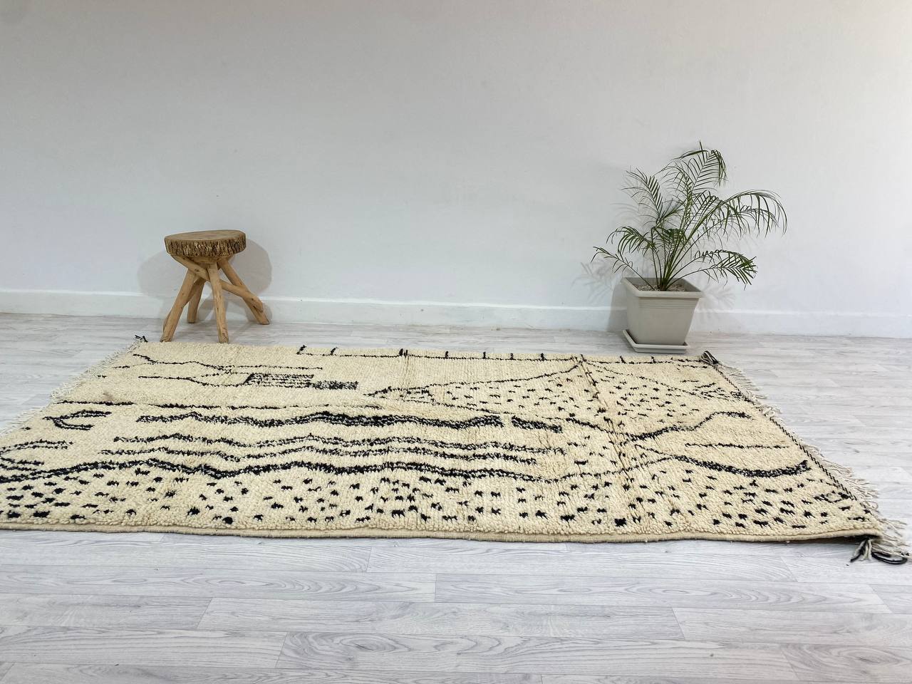 Handmade moroccan berber carpet 260 x 144 cm