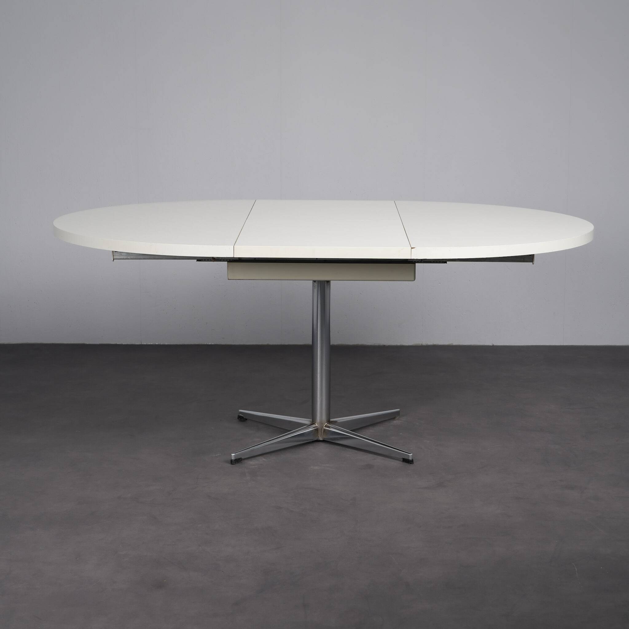 Table à manger ronde extensible par Pastoe, Pays-Bas, années 1970