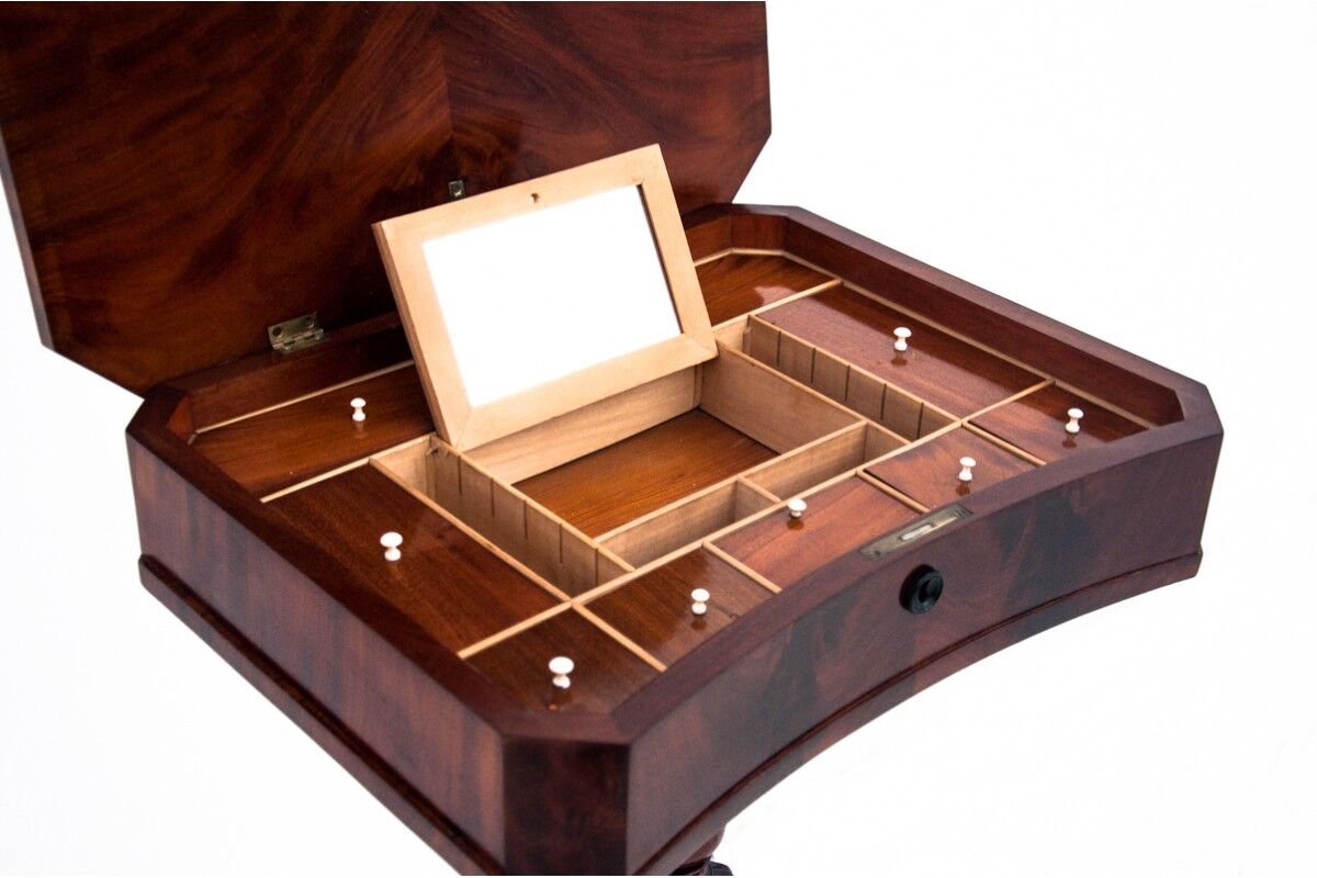 Table Biedermeier, Europe occidentale, vers 1870
