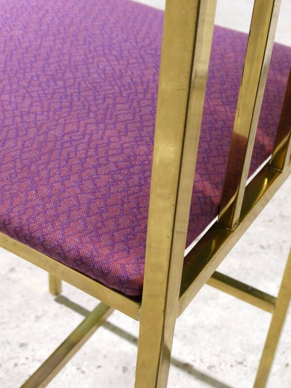 petite chaise d'appoint en métal doré