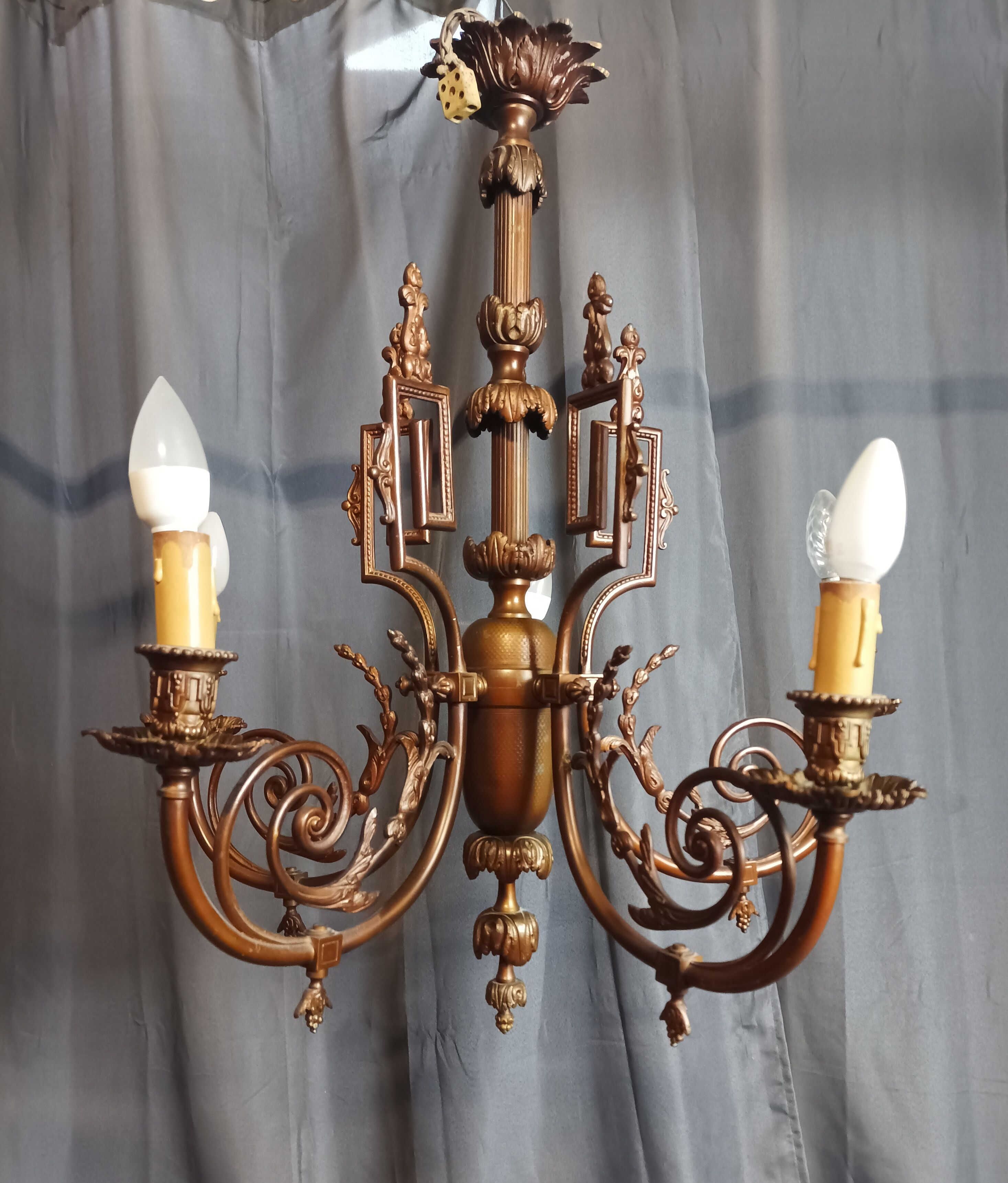 Louis XVI chandelier in bronze and brass