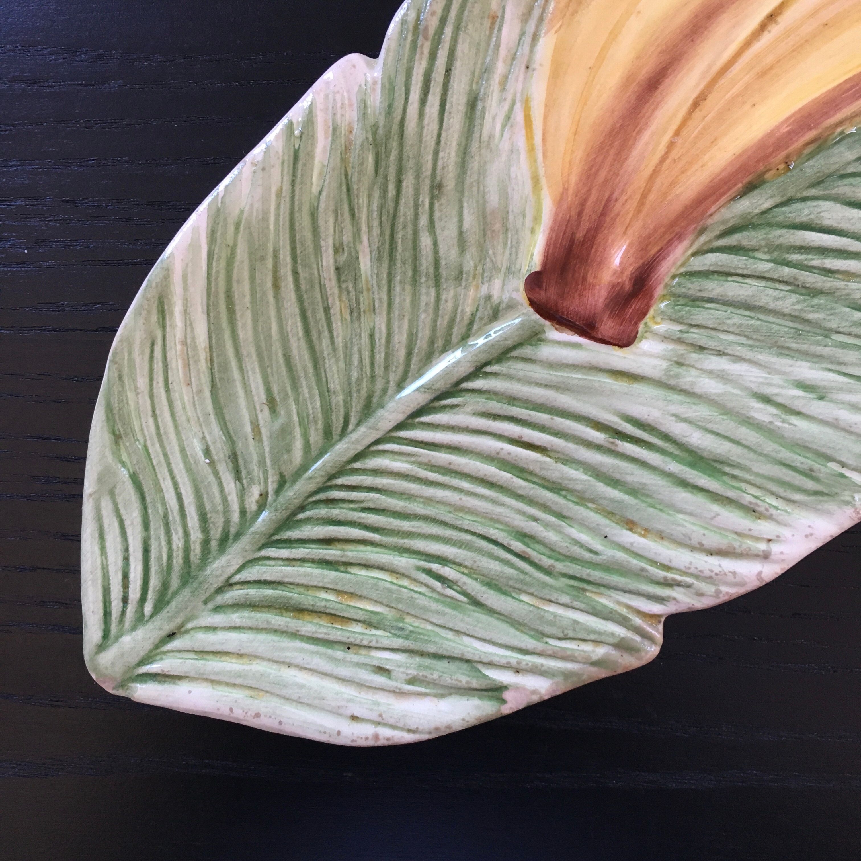 Banana-shaped slipcase in slipcase
